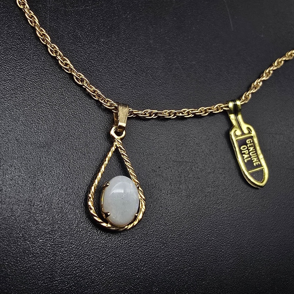 Opalescent Tear Drop Pendant Necklace Gold Tone Vintage Costume Jewelry